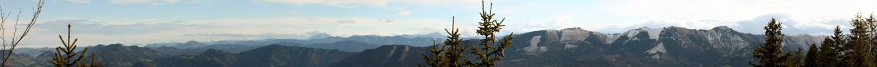 Blick vom Gipfel zum Almkogel-Kamm. Links ist auch der tscher zu sehen.