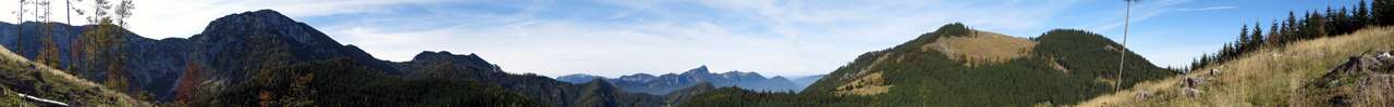 Blick vom Gipfel auf Schillereck und Spering, sowie Gr. & Kl. Spitzberg. In der Mitte sieht man die Kremsmauer.
